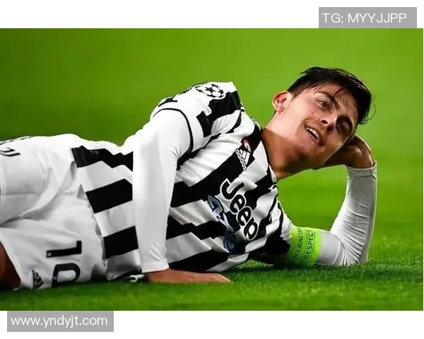 高智商足球球星解析：洞察比赛节奏与战术布局的天才人物